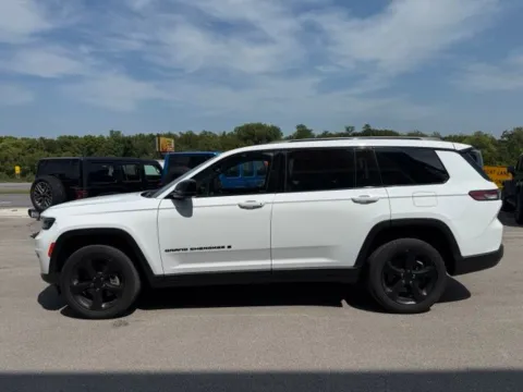More photos of 2023 Jeep Grand Cherokee L Altitude X at Airport Chrysler Dodge Jeep Ram, MO
