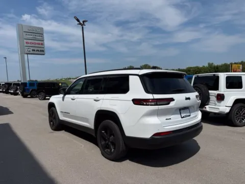 More photos of 2023 Jeep Grand Cherokee L Altitude X at Airport Chrysler Dodge Jeep Ram, MO