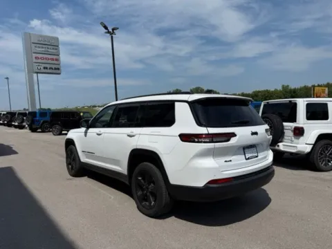 More photos of 2023 Jeep Grand Cherokee L Altitude X at Airport Chrysler Dodge Jeep Ram, MO