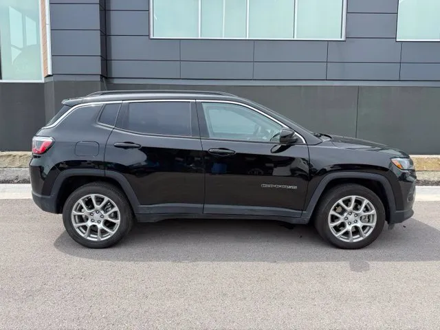 Used 2024 Jeep Compass Latitude Lux with VIN 3C4NJDFN1RT112240 for sale in Kansas City