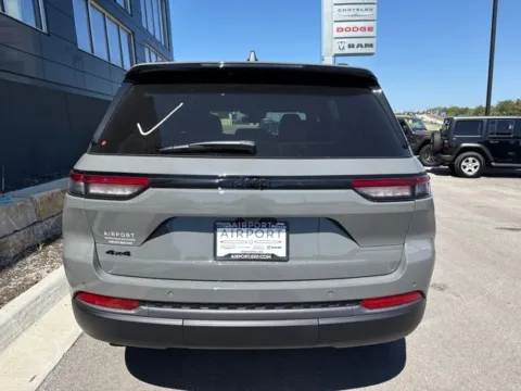 More photos of 2027 Jeep Grand Cherokee Limited at Airport Chrysler Dodge Jeep Ram, MO