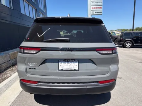 More photos of 2027 Jeep Grand Cherokee Limited at Airport Chrysler Dodge Jeep Ram, MO
