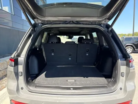 More photos of 2027 Jeep Grand Cherokee Limited at Airport Chrysler Dodge Jeep Ram, MO