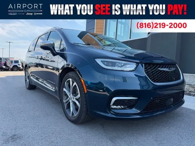 Used 2022 Chrysler Pacifica Pinnacle with VIN 2C4RC1PG8NR139801 for sale in Kansas City