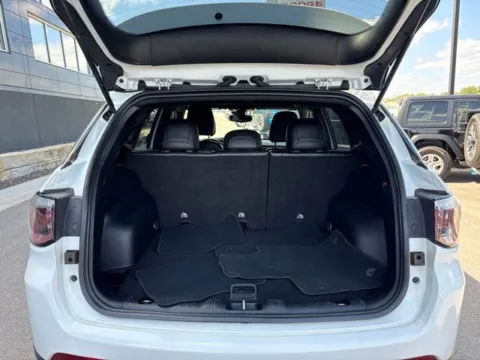 More photos of 2023 Jeep Compass Latitude at Airport Chrysler Dodge Jeep Ram, MO