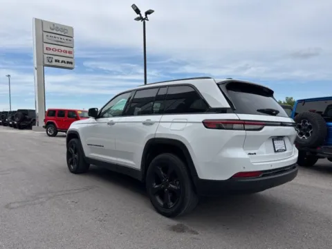 More photos of 2023 Jeep Grand Cherokee Altitude X at Airport Chrysler Dodge Jeep Ram, MO