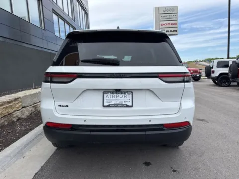 More photos of 2023 Jeep Grand Cherokee Altitude X at Airport Chrysler Dodge Jeep Ram, MO