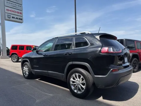 More photos of 2019 Jeep Cherokee Latitude at Airport Chrysler Dodge Jeep Ram, MO