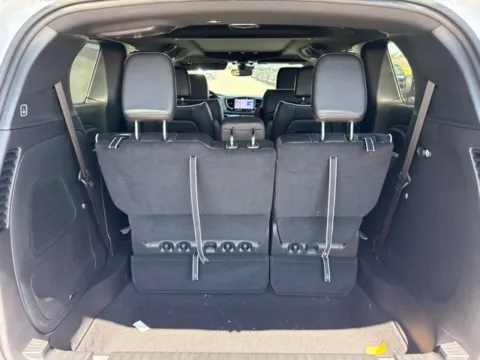 More photos of 2027 Chrysler Pacifica Limited at Airport Chrysler Dodge Jeep Ram, MO