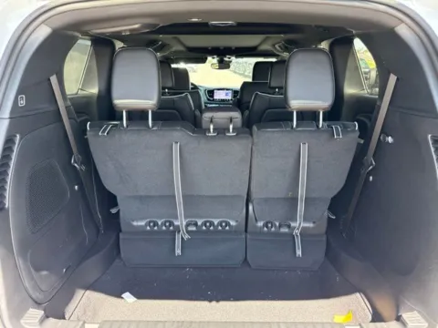 More photos of 2027 Chrysler Pacifica Limited at Airport Chrysler Dodge Jeep Ram, MO
