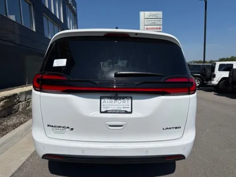 More photos of 2027 Chrysler Pacifica Limited at Airport Chrysler Dodge Jeep Ram, MO