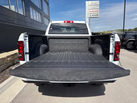 More photos of 2027 Ram 2500 Big Horn at Airport Chrysler Dodge Jeep Ram, MO