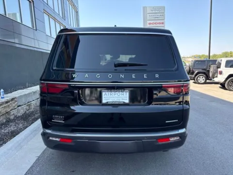 More photos of 2022 Jeep Wagoneer Series II at Airport Chrysler Dodge Jeep Ram, MO