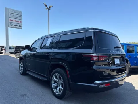 More photos of 2022 Jeep Wagoneer Series II at Airport Chrysler Dodge Jeep Ram, MO
