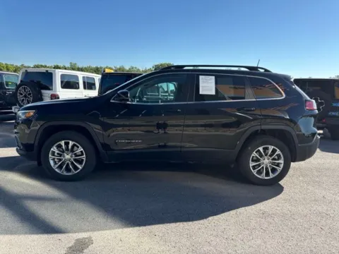 More photos of 2022 Jeep Cherokee Latitude Lux at Airport Chrysler Dodge Jeep Ram, MO