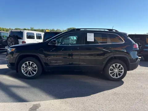More photos of 2022 Jeep Cherokee Latitude Lux at Airport Chrysler Dodge Jeep Ram, MO