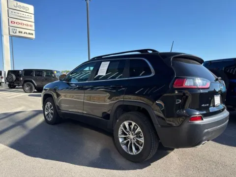 More photos of 2022 Jeep Cherokee Latitude Lux at Airport Chrysler Dodge Jeep Ram, MO