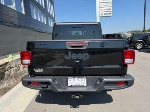 More photos of 2022 Jeep Gladiator Sport at Airport Chrysler Dodge Jeep Ram, MO