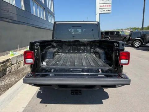 More photos of 2022 Jeep Gladiator Sport at Airport Chrysler Dodge Jeep Ram, MO