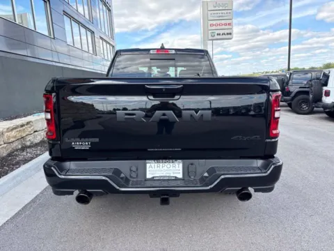 More photos of 2027 Ram 1500 Laramie at Airport Chrysler Dodge Jeep Ram, MO