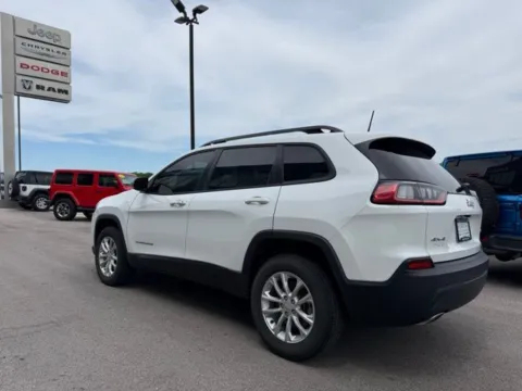 More photos of 2022 Jeep Cherokee Latitude Lux at Airport Chrysler Dodge Jeep Ram, MO