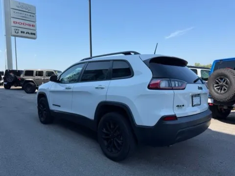 More photos of 2023 Jeep Cherokee Altitude at Airport Chrysler Dodge Jeep Ram, MO