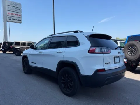 More photos of 2023 Jeep Cherokee Altitude at Airport Chrysler Dodge Jeep Ram, MO