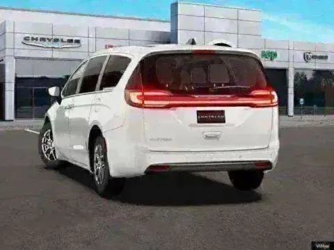 More photos of 2027 Chrysler Pacifica Select at Airport Chrysler Dodge Jeep Ram, MO