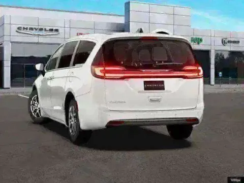 More photos of 2027 Chrysler Pacifica Select at Airport Chrysler Dodge Jeep Ram, MO