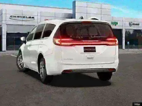 More photos of 2027 Chrysler Pacifica Select at Airport Chrysler Dodge Jeep Ram, MO
