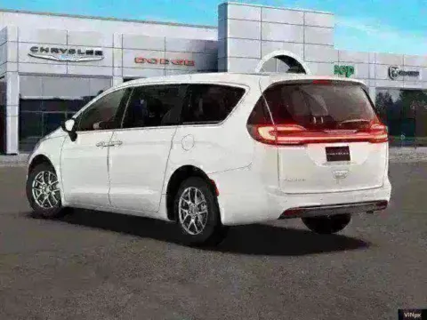More photos of 2027 Chrysler Pacifica Select at Airport Chrysler Dodge Jeep Ram, MO