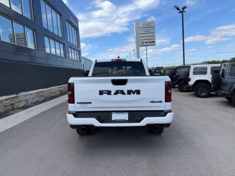 More photos of 2027 Ram 1500 Laramie at Airport Chrysler Dodge Jeep Ram, MO