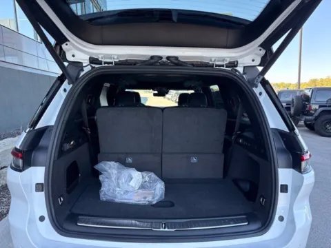 More photos of 2027 Jeep Grand Cherokee L Summit at Airport Chrysler Dodge Jeep Ram, MO