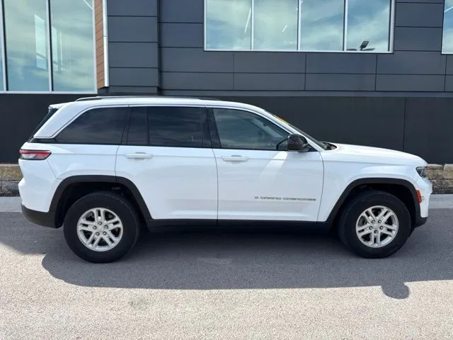 Used 2023 Jeep Grand Cherokee Laredo with VIN 1C4RJHAG4PC515638 for sale in Kansas City
