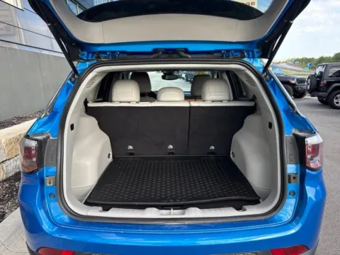 More photos of 2022 Jeep Compass Limited at Airport Chrysler Dodge Jeep Ram, MO