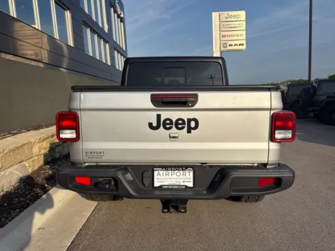 More photos of 2023 Jeep Gladiator Sport S at Airport Chrysler Dodge Jeep Ram, MO