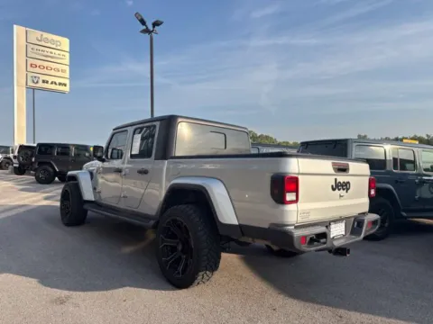 More photos of 2023 Jeep Gladiator Sport S at Airport Chrysler Dodge Jeep Ram, MO