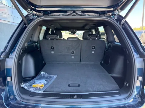 More photos of 2027 Jeep Grand Cherokee Limited at Airport Chrysler Dodge Jeep Ram, MO