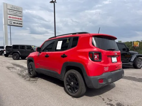 More photos of 2021 Jeep Renegade Latitude at Airport Chrysler Dodge Jeep Ram, MO
