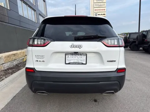 More photos of 2022 Jeep Cherokee Latitude Lux at Airport Chrysler Dodge Jeep Ram, MO