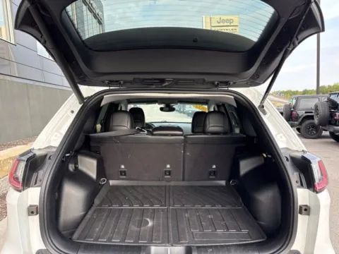 More photos of 2022 Jeep Cherokee Latitude Lux at Airport Chrysler Dodge Jeep Ram, MO