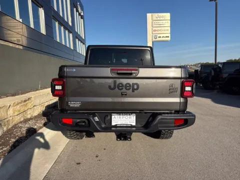 More photos of 2024 Jeep Gladiator Willys at Airport Chrysler Dodge Jeep Ram, MO