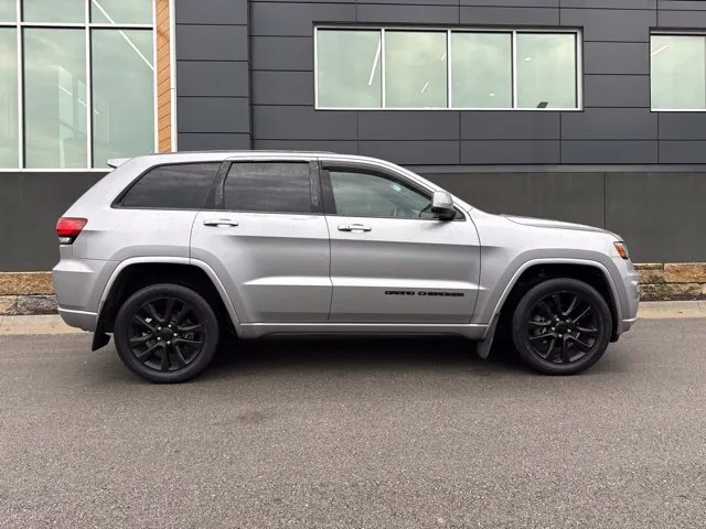 Used 2018 Jeep Grand Cherokee Altitude with VIN 1C4RJFAG9JC119152 for sale in Kansas City