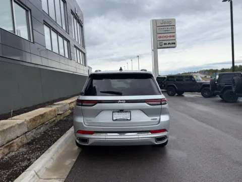 More photos of 2024 Jeep Grand Cherokee Overland at Airport Chrysler Dodge Jeep Ram, MO