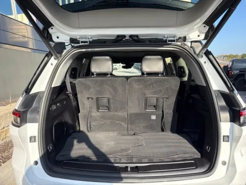 More photos of 2021 Jeep Grand Cherokee L Limited at Airport Chrysler Dodge Jeep Ram, MO