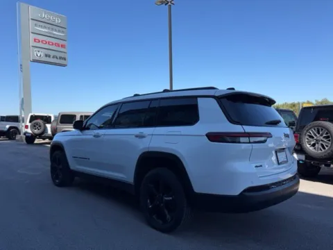 More photos of 2024 Jeep Grand Cherokee L Altitude at Airport Chrysler Dodge Jeep Ram, MO