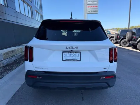 More photos of 2023 Kia Sorento LX at Airport Chrysler Dodge Jeep Ram, MO