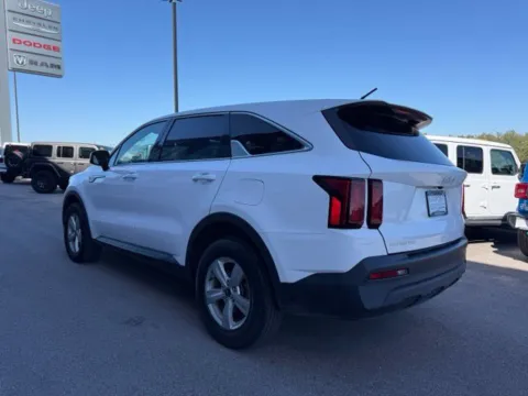 More photos of 2023 Kia Sorento LX at Airport Chrysler Dodge Jeep Ram, MO