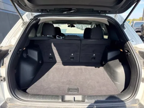More photos of 2019 Jeep Cherokee Latitude at Airport Chrysler Dodge Jeep Ram, MO