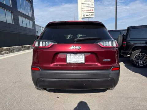 More photos of 2021 Jeep Cherokee Latitude at Airport Chrysler Dodge Jeep Ram, MO